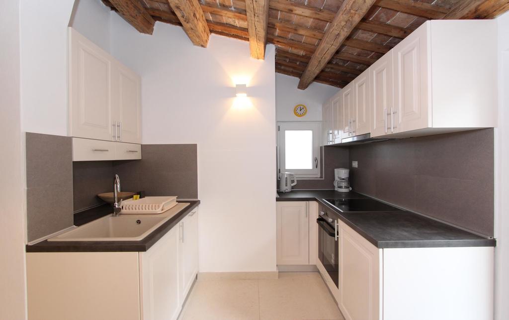 Apartment Danalu Ровінь Екстер'єр фото