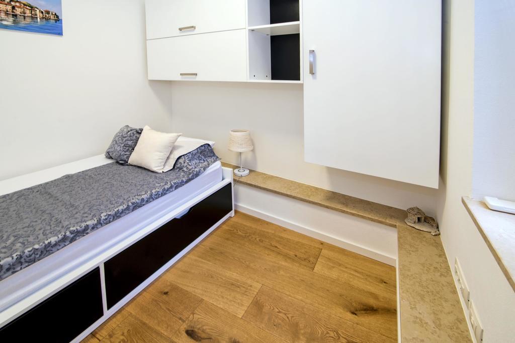 Apartment Danalu Ровінь Екстер'єр фото
